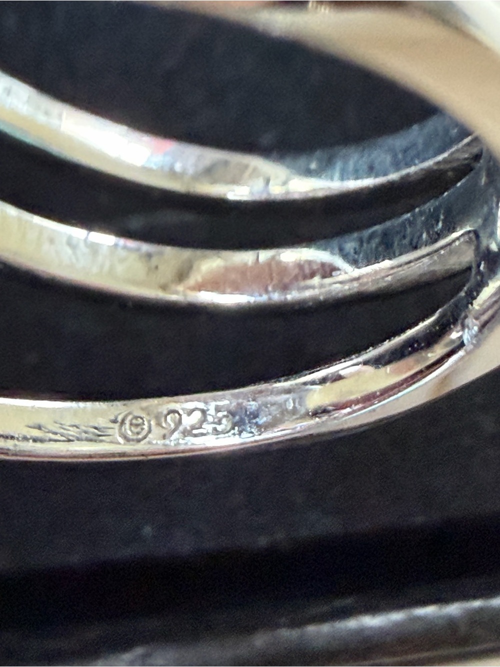 3 stone ring - Picture 9 of 9